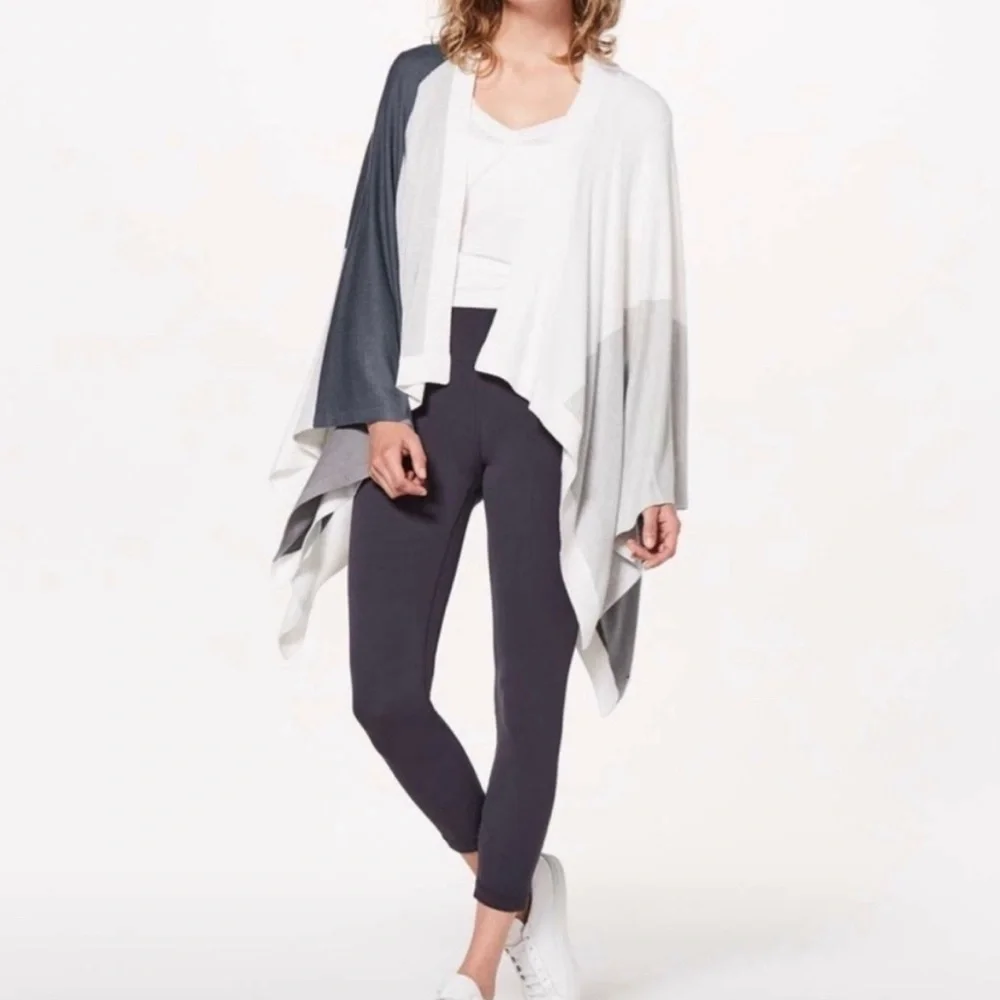 Lululemon Hatha Color-Blocked Knit Wrap - OS